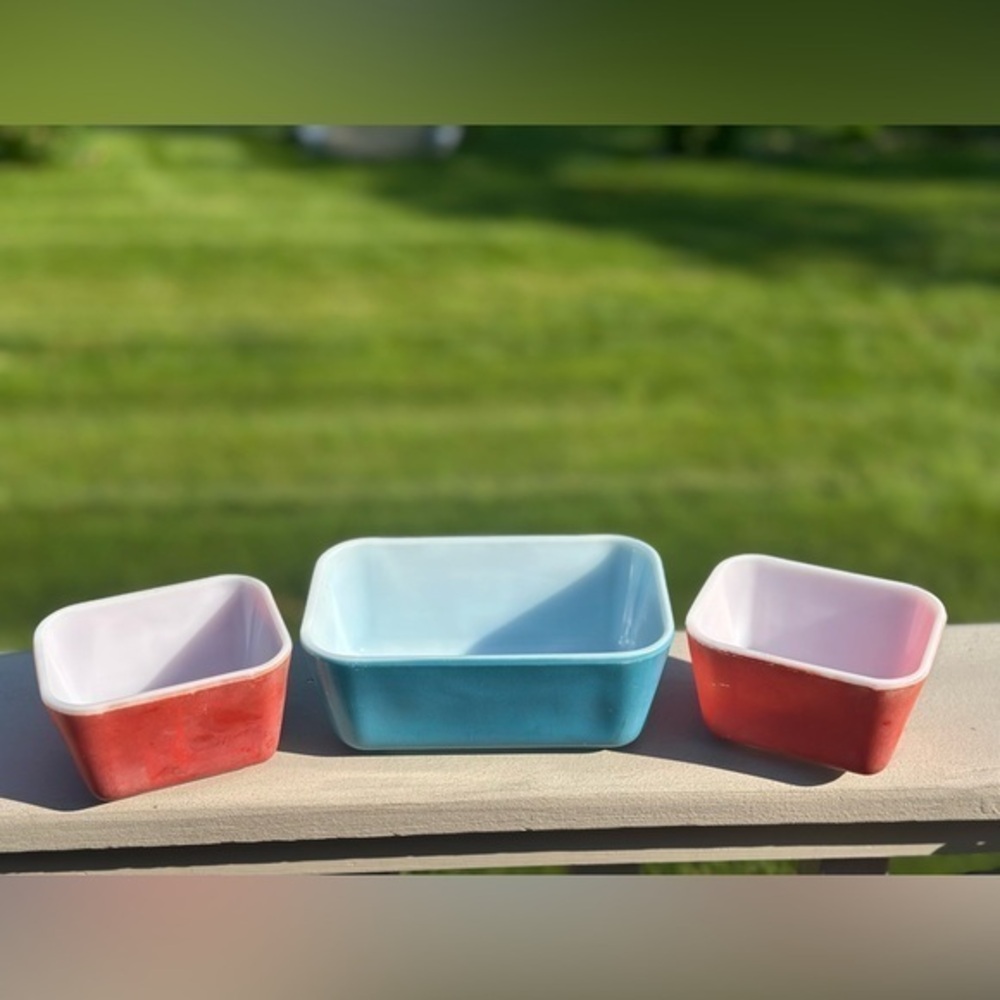 Vintage Pyrex refrigerator containers